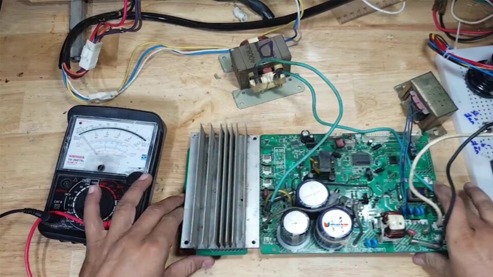 Cách khắc phục máy lạnh Samsung bị lỗi chớp đèn 4