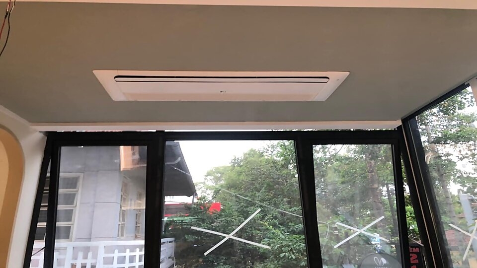 Máy lạnh ấm trần 1 hướng thổi là gì?