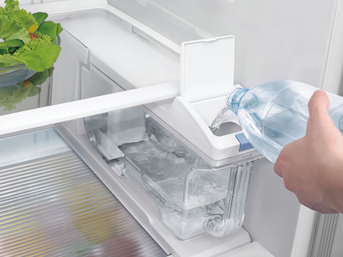 làm đá tự động tủ lạnh Hitachi - hình 3