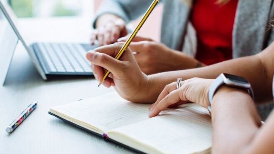 Tập trung quá nhiều vào kinh nghiệm, năng lực chuyên môn của công ty và cá nhân