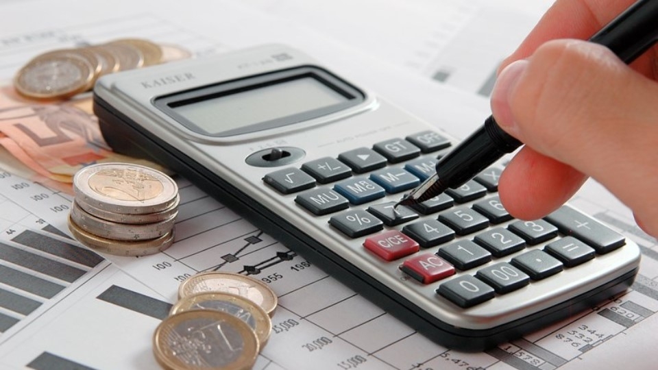 Bám sát ngân sách