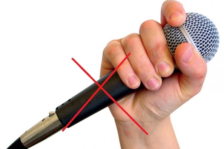 Hãy tắt micro khi không sử dụng để tránh bị hú