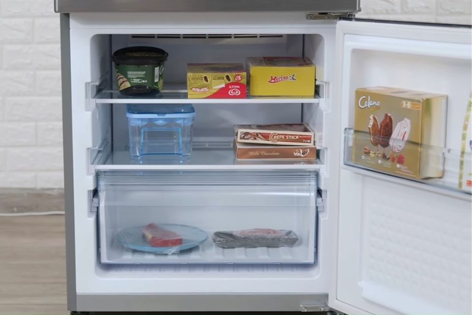 Review tủ lạnh Panasonic NR-BV280QSVN 8