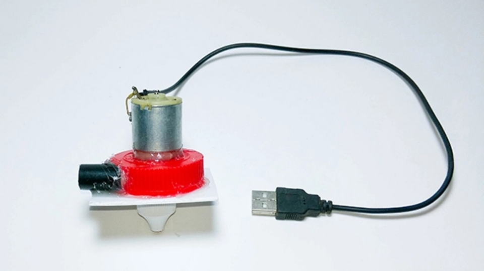 Máy bơm tự chế sau khi nối dây USB
