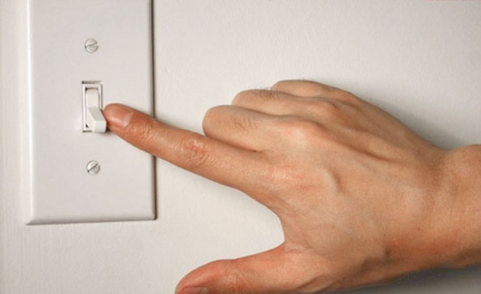 Tắt nguồn máy lạnh