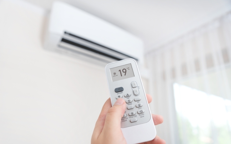 Không cài đài đặt nhiệt độ máy lạnh quá thấp