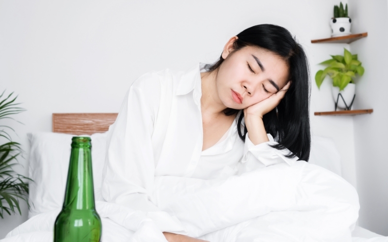 Không nên ngủ phòng máy lạnh ngay sau khi uống say