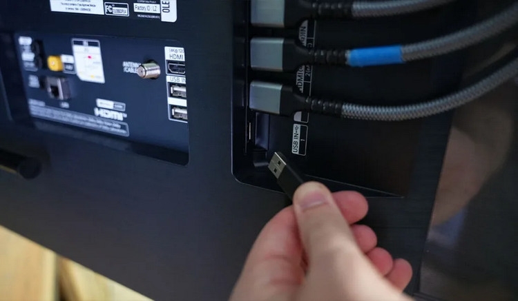 Cắm USB vào tivi không xem được video (1)