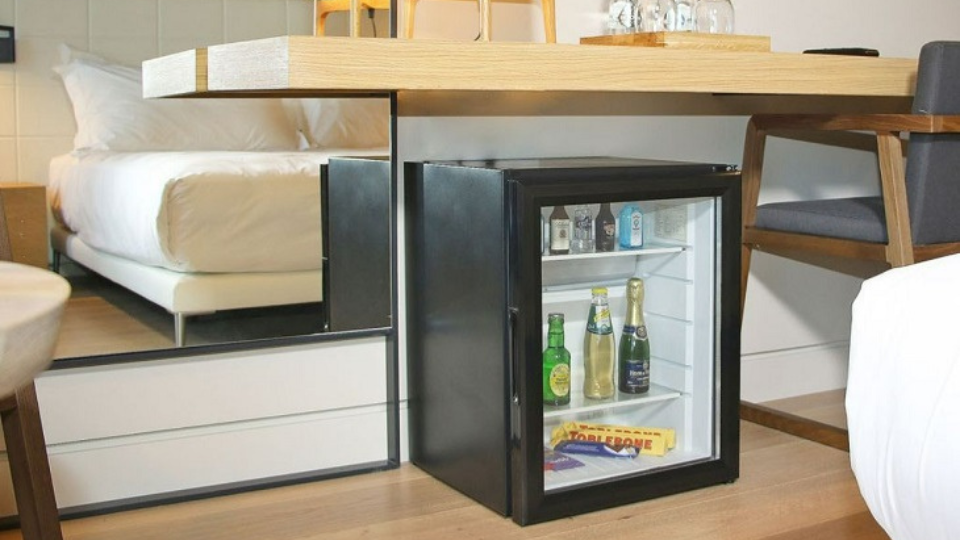 Tủ lạnh minibar phù hợp với không gian như thế nào?