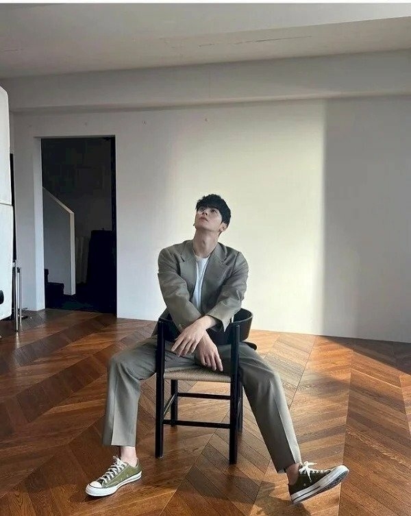 Ngồi ghế ngược