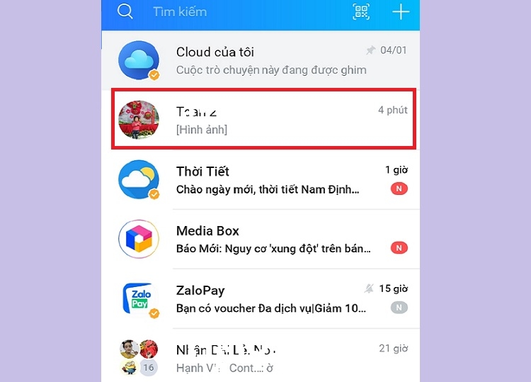 Chọn và giữ cuộc trò chuyện muốn ẩn tin nhắn
