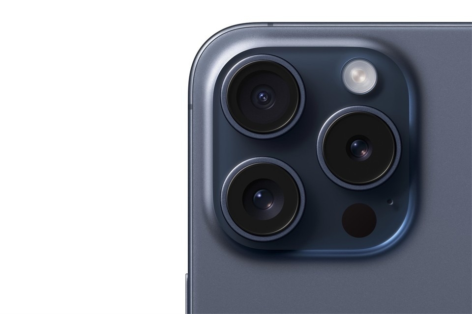 So sánh Galaxy S24 Ultra và iPhone 15 Pro (ảnh 7)