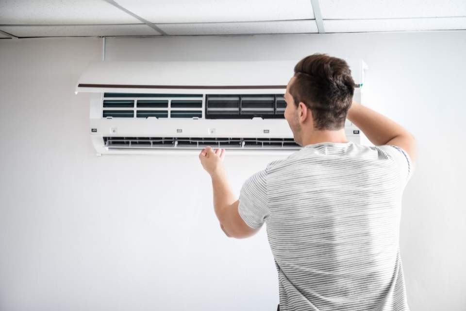 máy lạnh chảy nước - ảnh 3