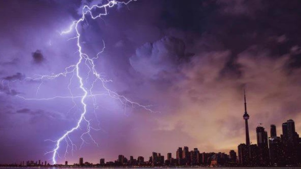 Chụp cảnh sấm sét