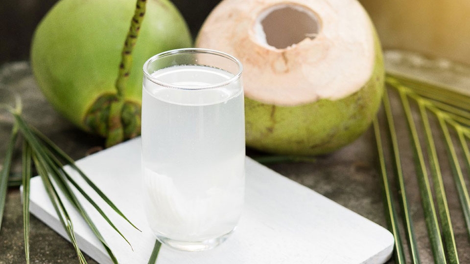 Nước dừa là thức uống cực tốt thay thế nước ngọt
