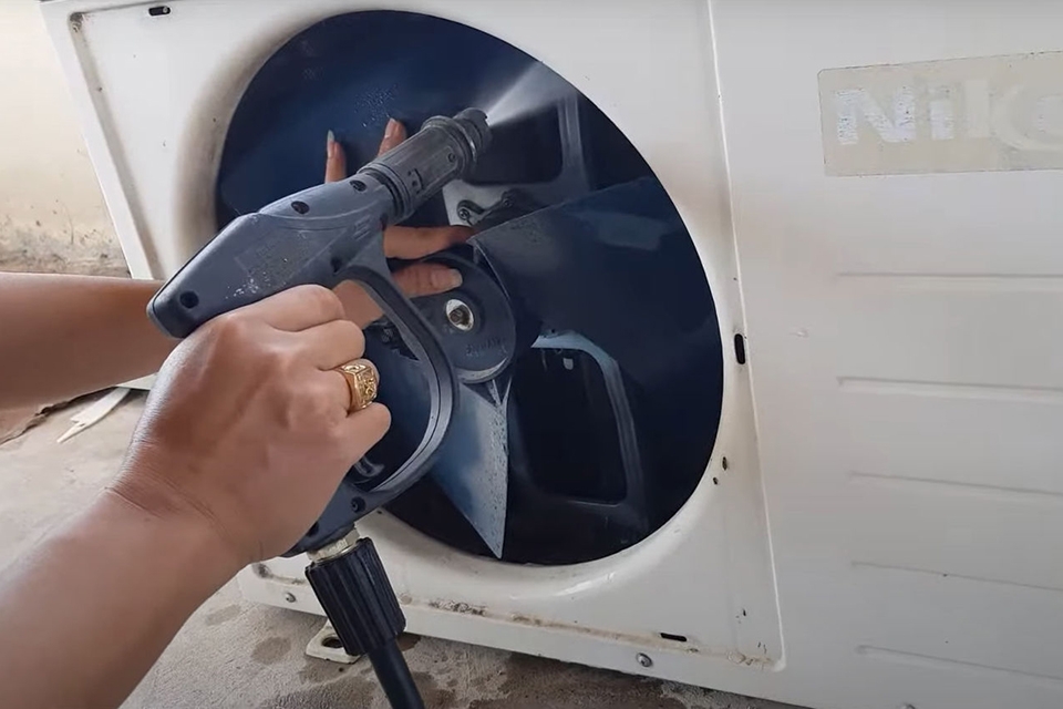 Vệ sinh cục nóng máy lạnh - Ảnh 06