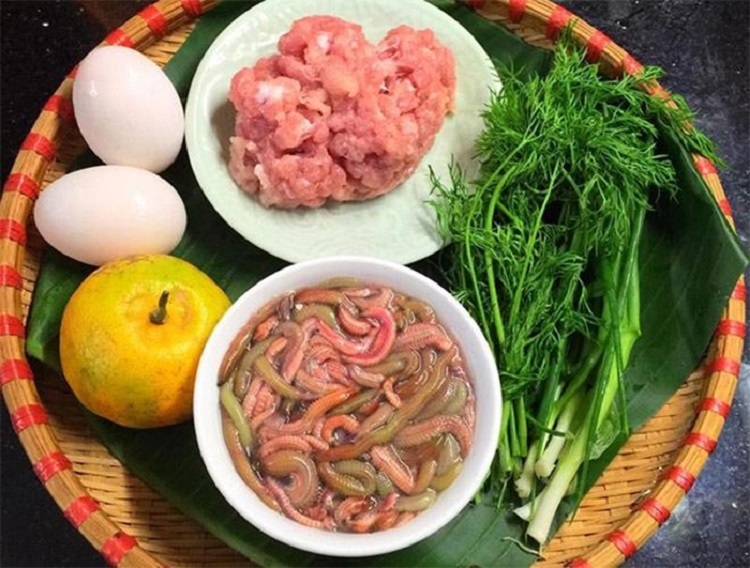 Vào bếp nấu canh rươi măng chua ngon 