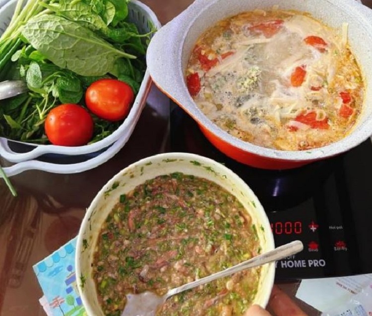 Vào bếp nấu canh rươi măng chua ngon 