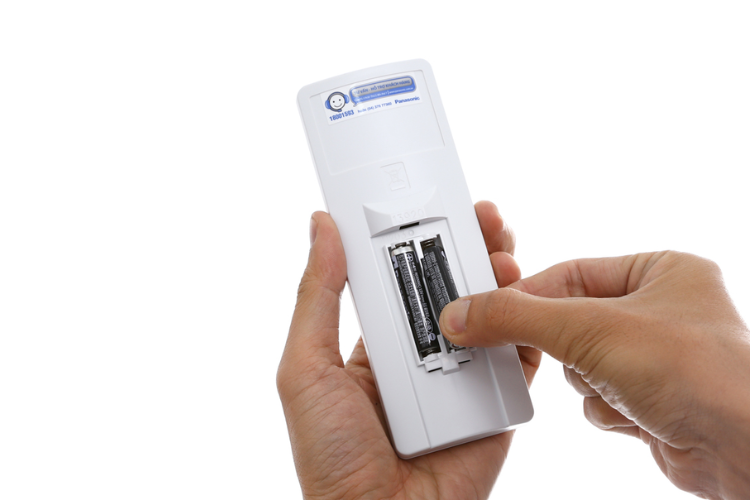 Hướng dẫn thay pin remote máy lạnh đơn giản từ một số thương hiệu thông dụng - Hình 5