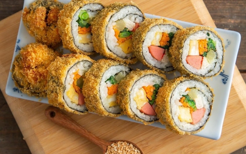 Khi giảm cân, không nên ăn sushi chiên