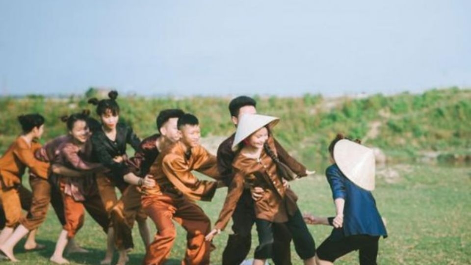 “Rồng rắn lên mây” là cách tạo dáng ấn tượng