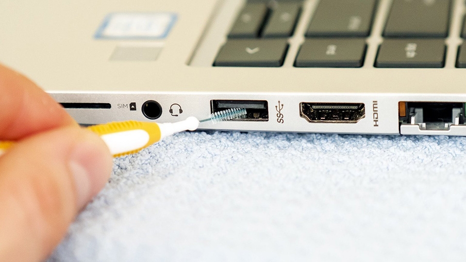 Vệ sinh laptop - hình 03