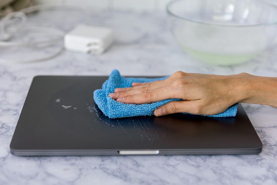 Vệ sinh laptop - hình 05