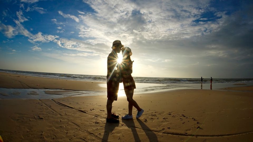 Chụp ngược sáng cảnh biển để có bức ảnh nghệ thuật