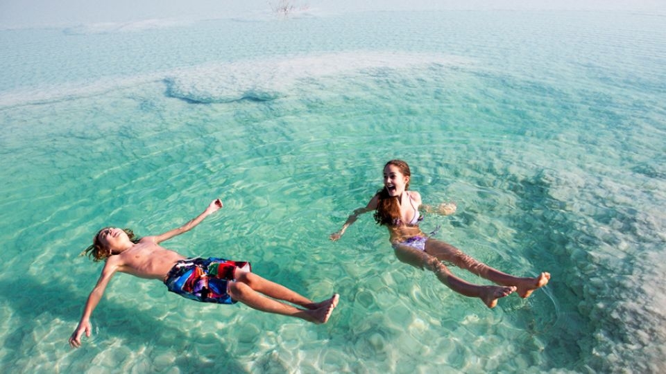 Nô đùa với nước để tạo nên bức ảnh sống động