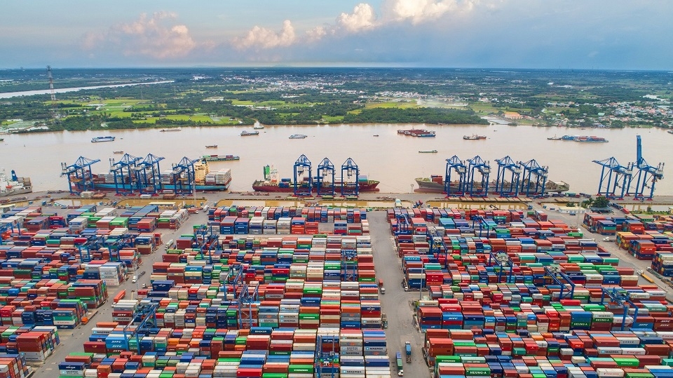 Chọn giữa FOB và CIF còn phụ thuộc vào yêu cầu cụ thể của từng giao dịch