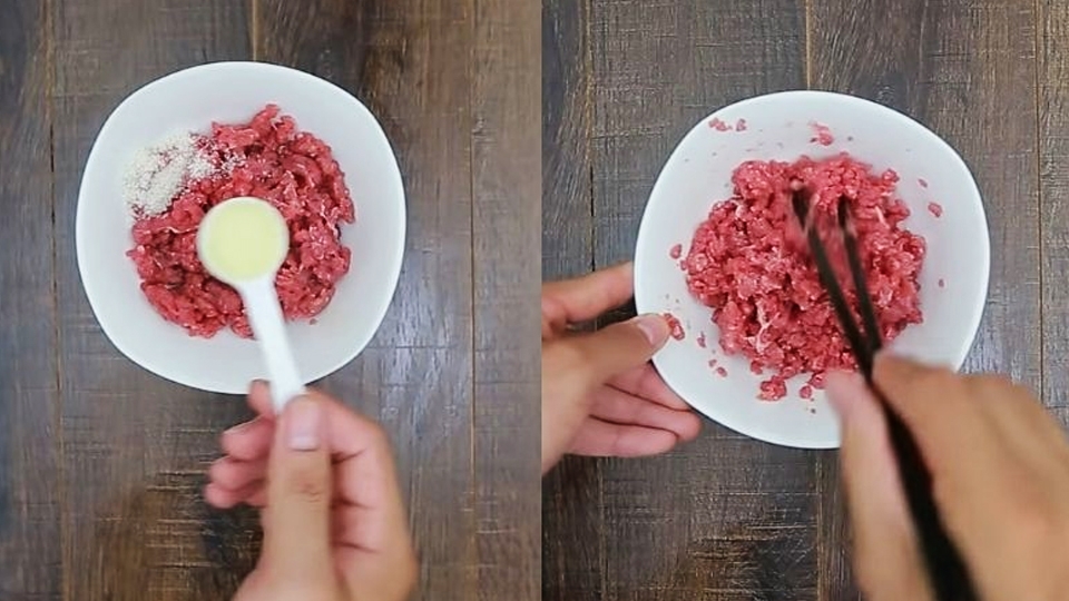 Ướp thịt và phi vàng hành tím.