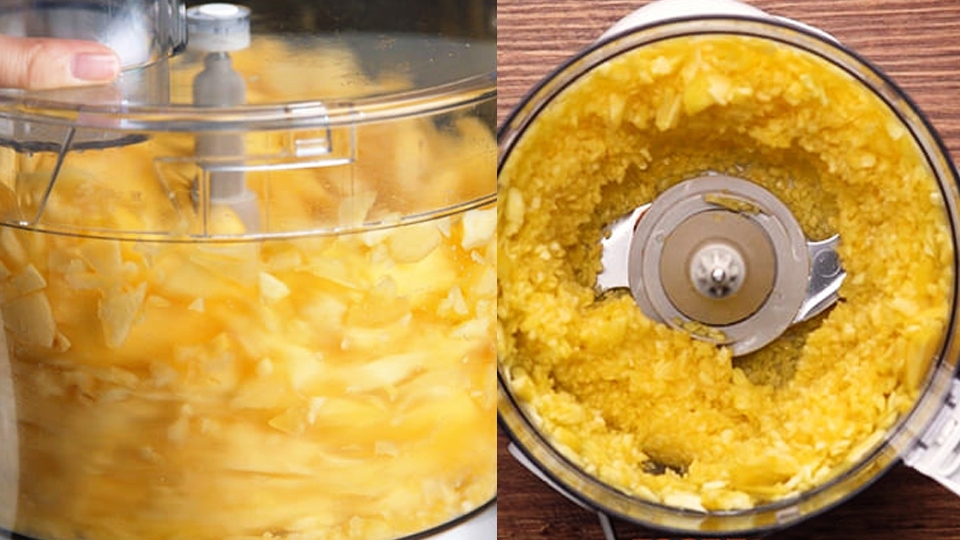 Xay nhuyễn đào bằng máy xay.