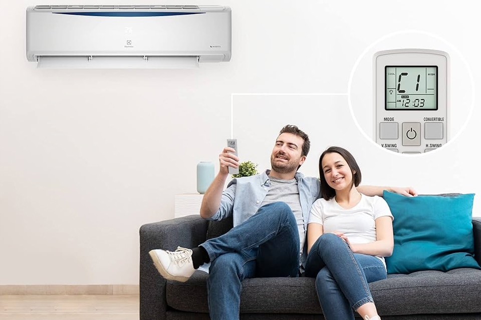 Vệ sinh định kỳ giúp tăng tuổi thọ máy lạnh Electrolux.