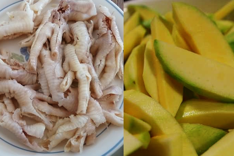 Sơ chế chân gà, xoài xanh.