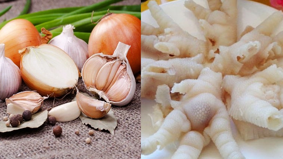Nguyên liệu làm gỏi chân gà rút xương hành tây.