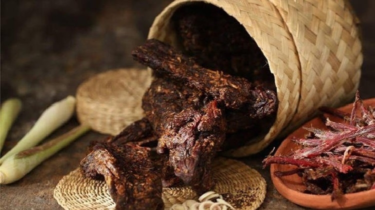 Thịt trâu gác bếp để được khá lâu