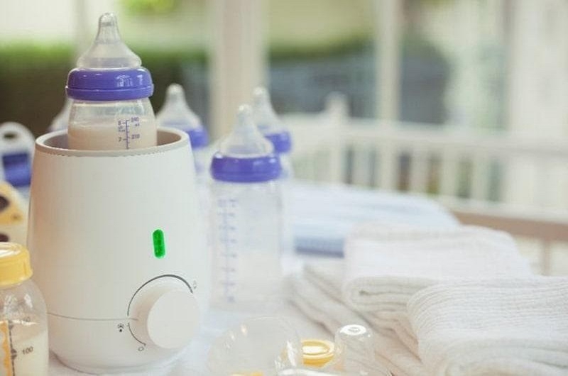 Máy hâm sữa mang đến nhiều tiện lợi khi nuôi con