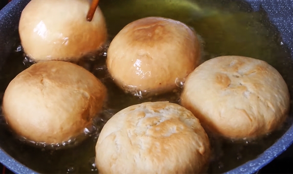 Chiên chín vàng thì vớt ra