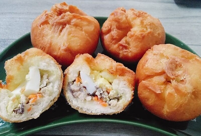 Bánh bao chiên có màu vàng nâu đẹp mắt