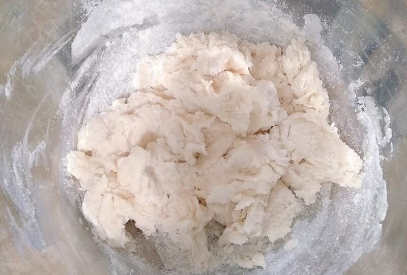 Trộn và để bột nghỉ