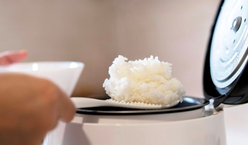 Giải đáp 100g cơm trắng bao nhiêu calo? Nên ăn cơm như thế nào để không tăng cân? 1