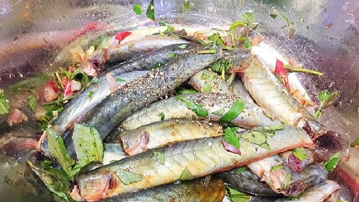 cá kèo kho rau răm 2