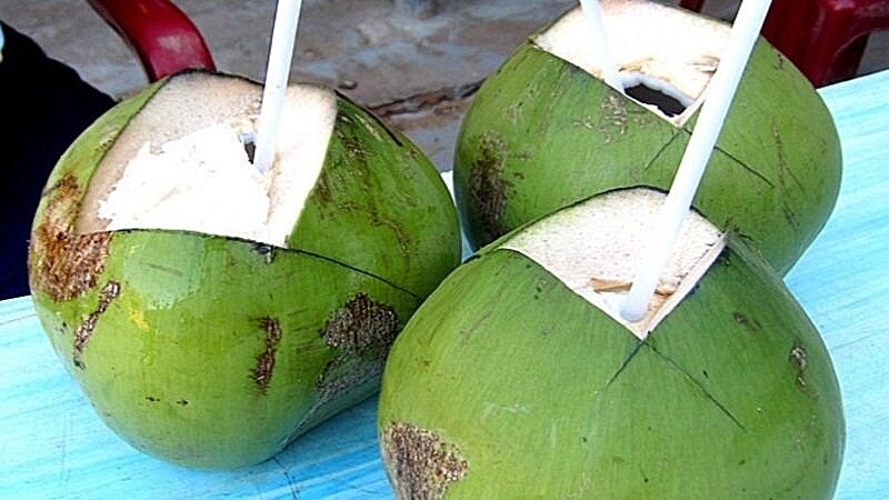 cách chặt dừa 3