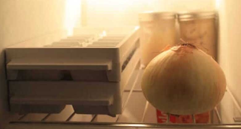 Cách làm hành tây bớt hăng cực kỳ đơn giản và nhanh chóng mà ai cũng có thể làm được - Hình 1