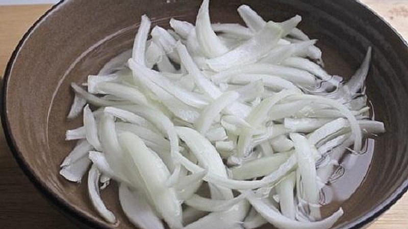 Cách làm hành tây bớt hăng cực kỳ đơn giản và nhanh chóng mà ai cũng có thể làm được - Hình 6