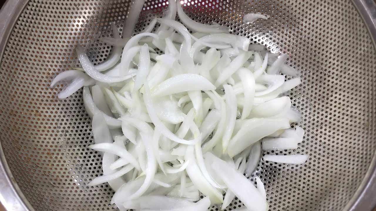 Cách làm hành tây bớt hăng cực kỳ đơn giản và nhanh chóng mà ai cũng có thể làm được - Hình 6
