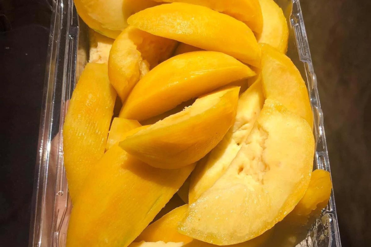 Cóc chín chứa nhiều calo hơn cóc xanh