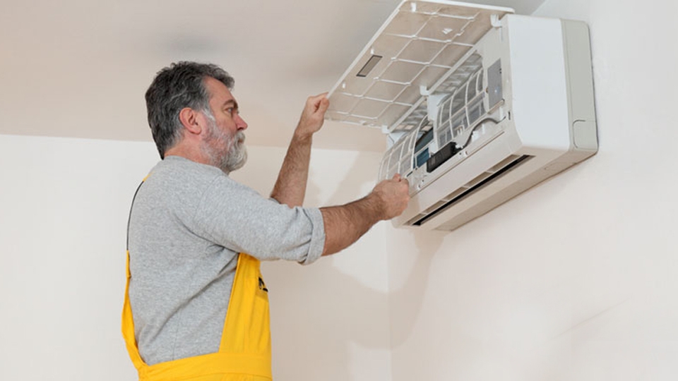 Vệ sinh máy lạnh Casper theo định kỳ.