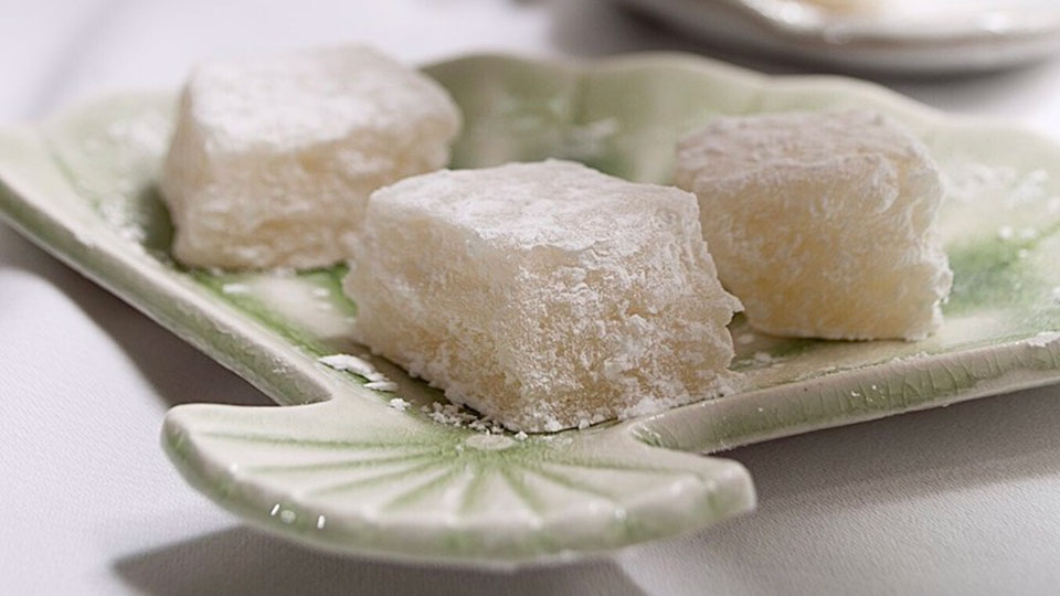 Bánh hồng Tam Quan là loại bánh nổi tiếng nhất tại Bình Định