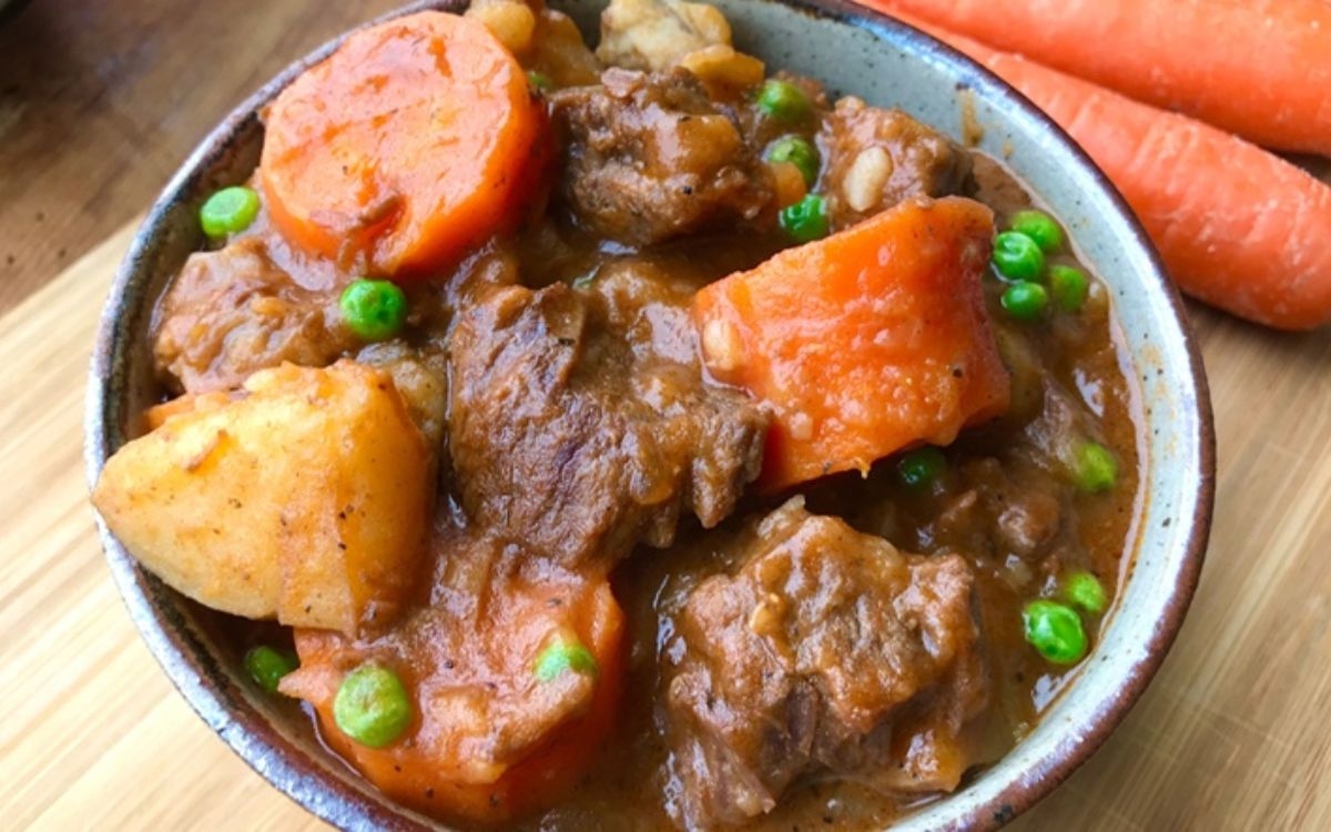 Hầm bò với đậu và củ quả